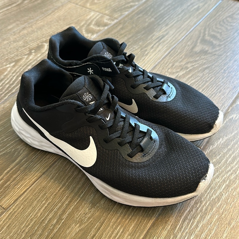 Nike Revolution Flyease